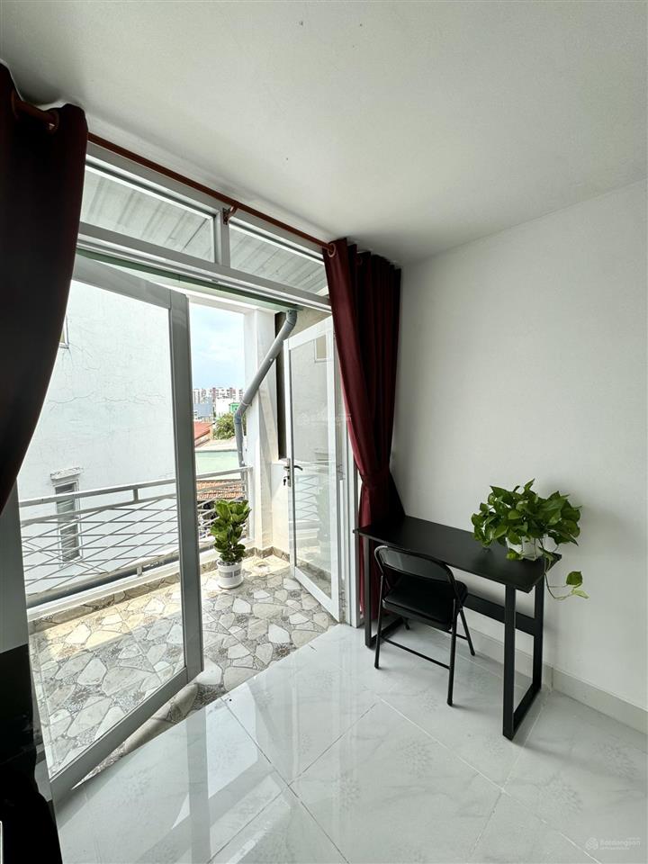 Phòng decor hiện đại. không gian thoáng mát. sát cv gia định