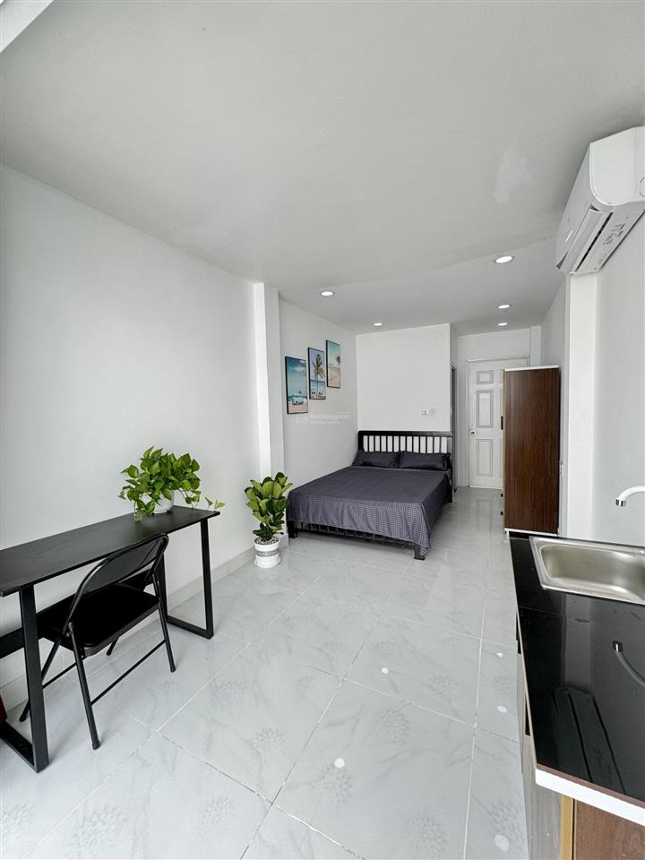Phòng decor hiện đại. không gian thoáng mát. sát cv gia định