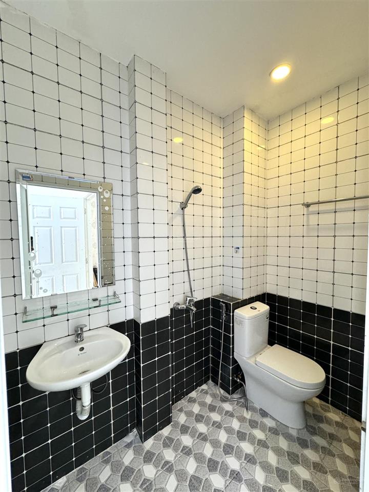 Phòng decor hiện đại. không gian thoáng mát. sát cv gia định