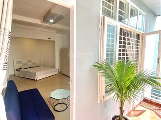Phòng mới, ban công, sẵn nội thất. ngay mặt tiền phạm văn đồng