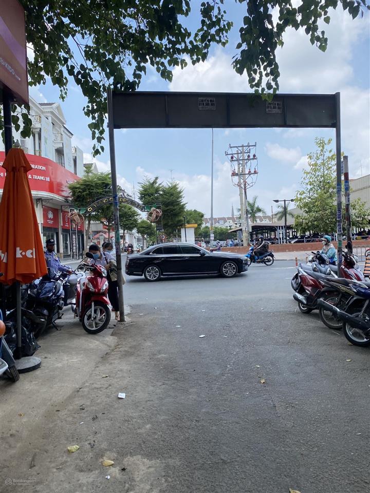 Phòng sẵn nội thất, thoáng mát. đối diện emart phan văn trị