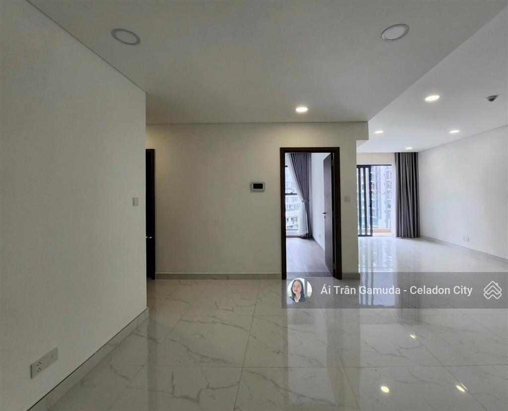 2pn lớn 112m2 diamond brilliant, hướng mát, nhà mới. làm đc 3pn, tầng thấp. hướng đông bắc mát mẻ