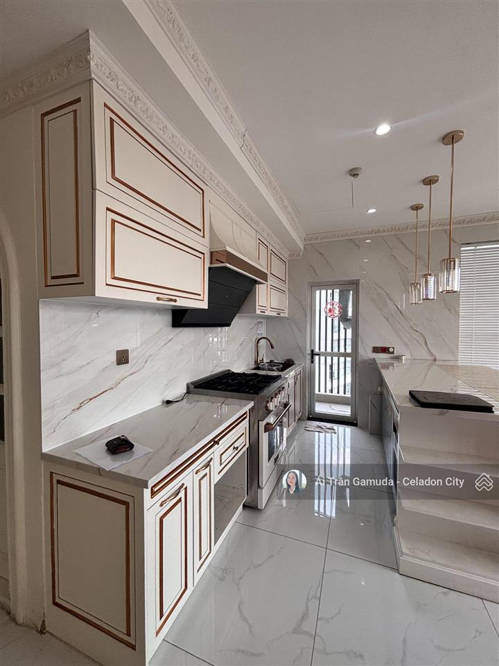 Căn đẹp ban công dài 6m full nt xịn sò. nhà ở được ngay. view hồ bơi tầng 11 đẹp. 3pn chuẩn đẹp