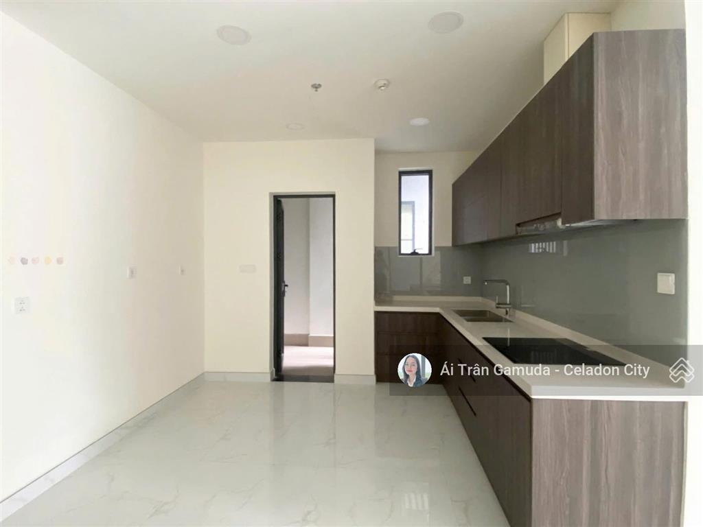 Cho thuê căn 3pn 120m2 view hồ bơi và công viên centery, tầng đẹp. 19tr/tháng
