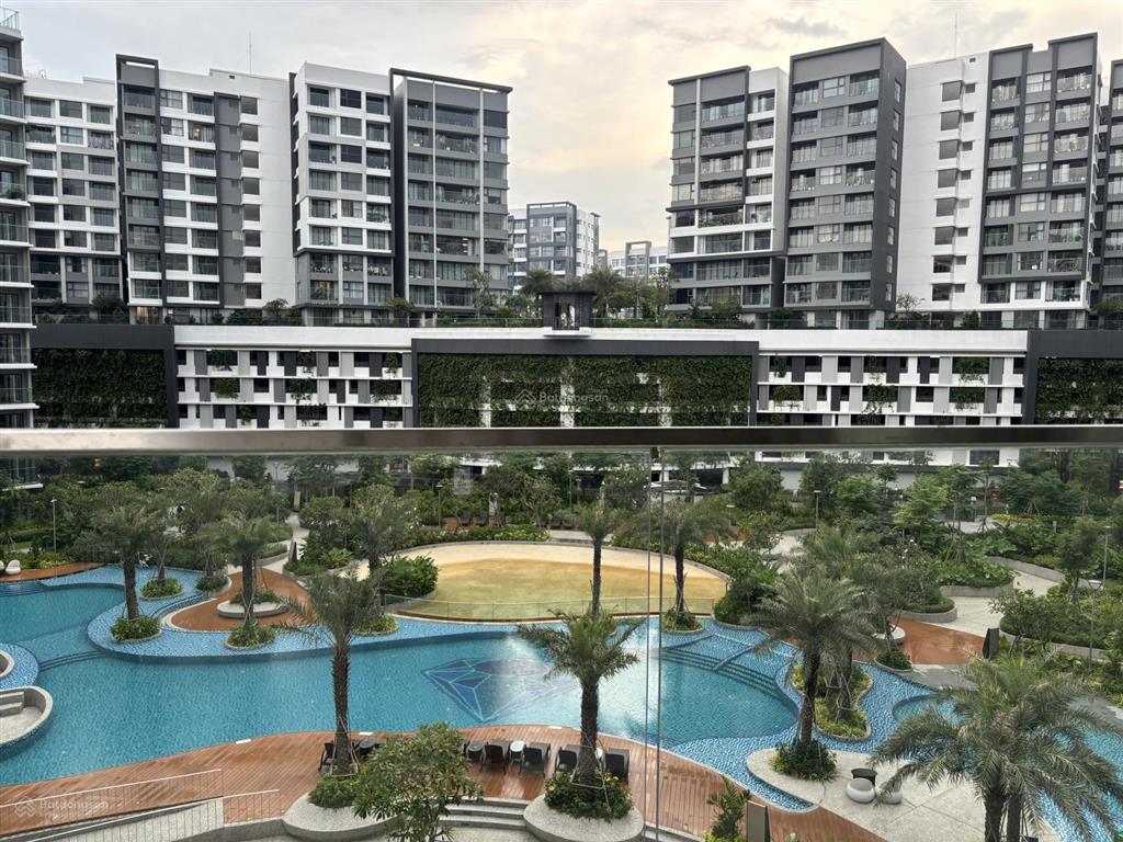 Cho thuê căn 3pn 120m2 view hồ bơi và công viên centery, tầng đẹp. 19tr/tháng