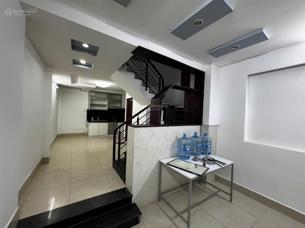 Hẻm nhựa 8m thích quảng đức thông hoàng hoa thám. dt 48m2 xây 5 tầng cho thuê 25tr/th. gía 9,5 tỷ