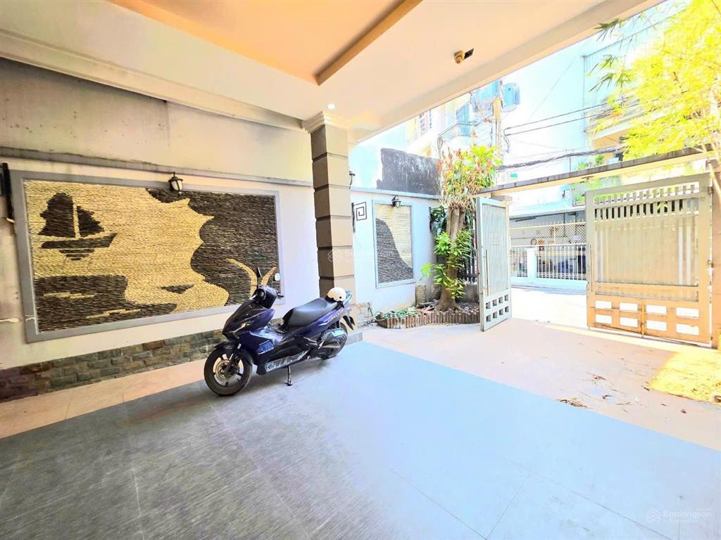 Căn villa phạm văn hai  lê văn sỹ. chỉ loanh quanh 150tr/m2