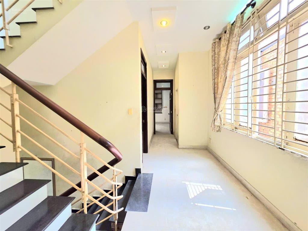 Căn villa phạm văn hai  lê văn sỹ. chỉ loanh quanh 150tr/m2