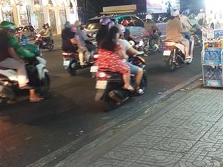 Cần bán gấp trước tết mtkd sầm uất hòa bình đối diện đầm sen.