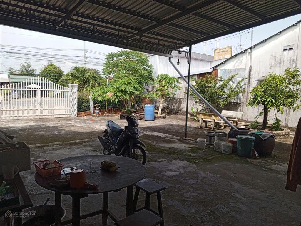 Cần bán gấp 3 héc ta đất vườn có nhà vườn mặt tiền quốc lộ 20 gần chợ định quán