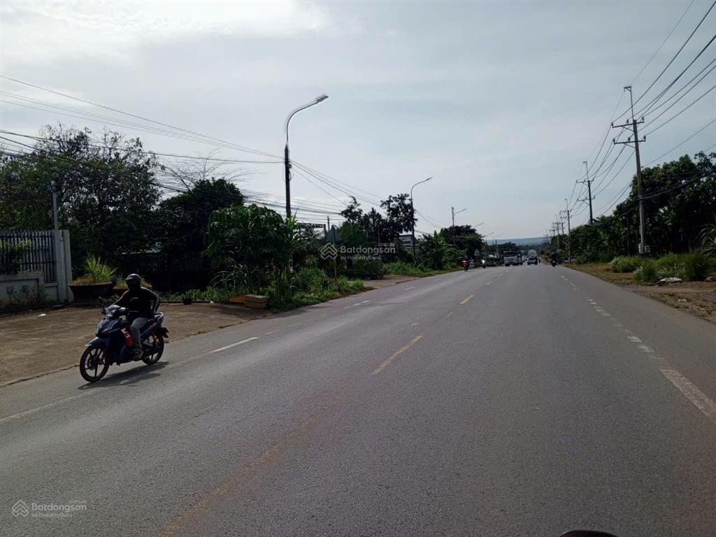 Cần bán gấp 3 héc ta đất vườn có nhà vườn mặt tiền quốc lộ 20 gần chợ định quán