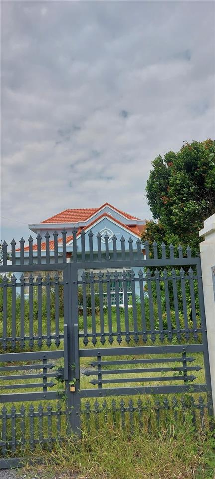 Giảm mạnh 2ty cần bán gấp căn biệt thự view sông thoáng mát gần chợ mới tp. gò công