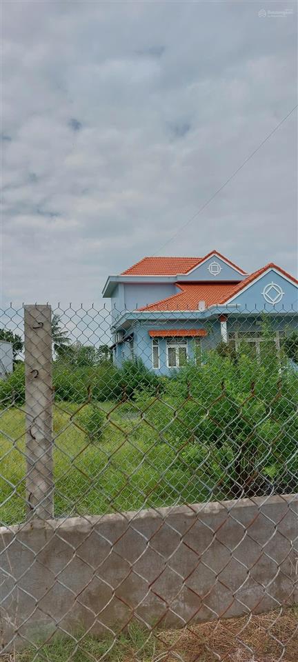 Giảm mạnh 2ty cần bán gấp căn biệt thự view sông thoáng mát gần chợ mới tp. gò công