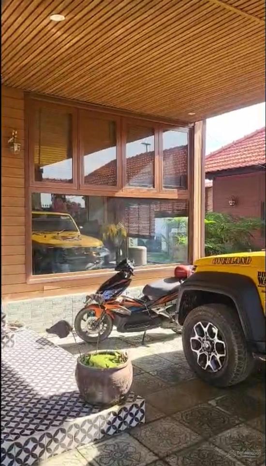 Cần bán gấp khu biệt thự nghỉ dưỡng đang vận hành kd gần chợ 30 hàm thuận