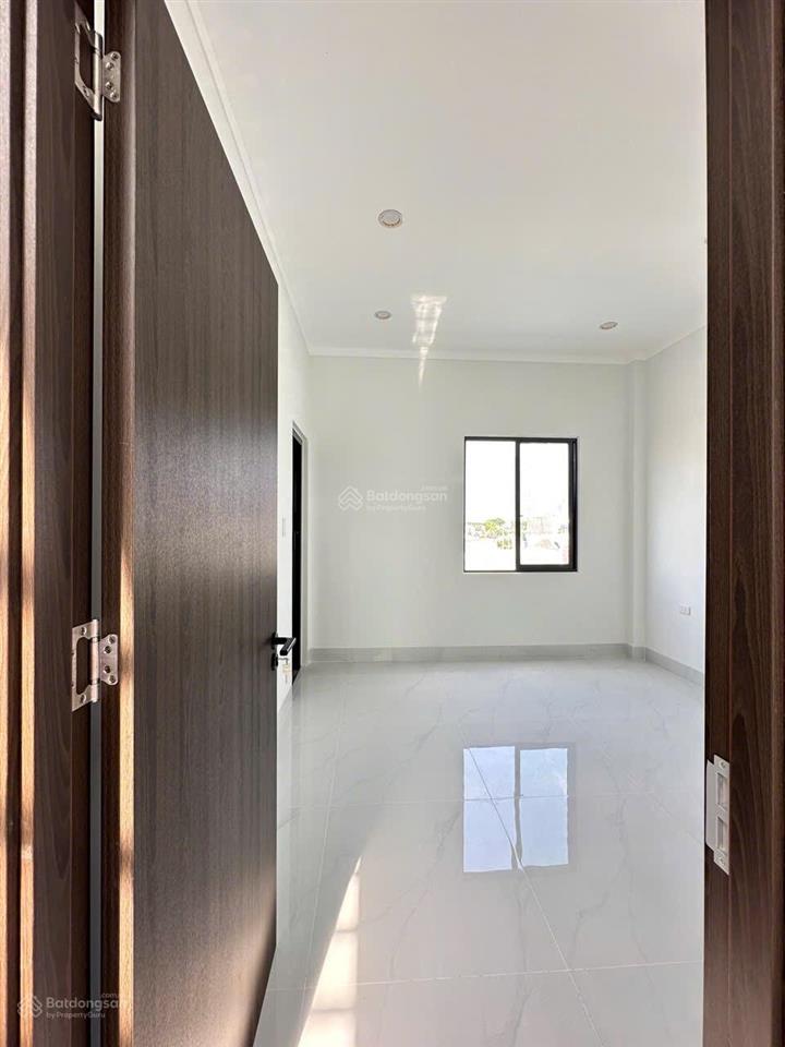 Cần bán căn nhà sổ riêng thổ cư ngay chợ cty changshinh, mới hoàn thiện , nội thất đầy đủ