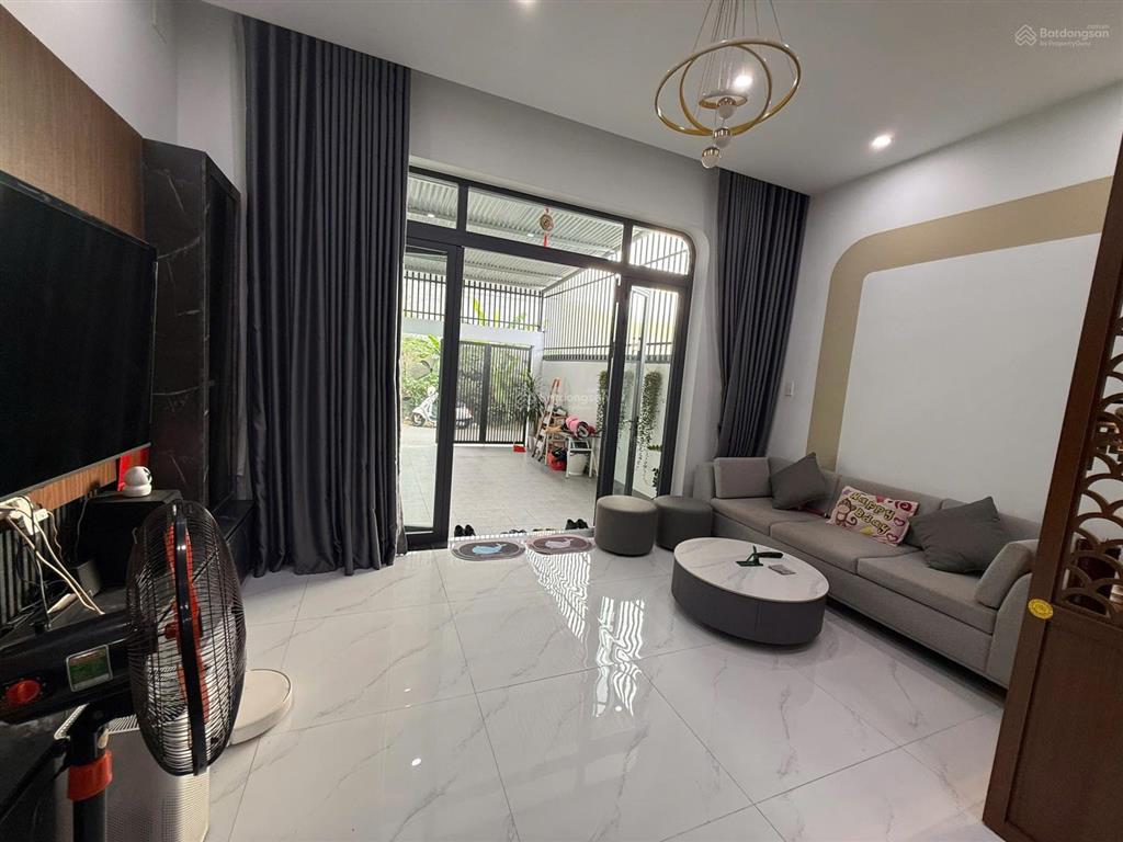 Bán căn nhà lầu sổ riêng thổ cư giá rẻ có 3 phòng ngủ , đường nhựa thông