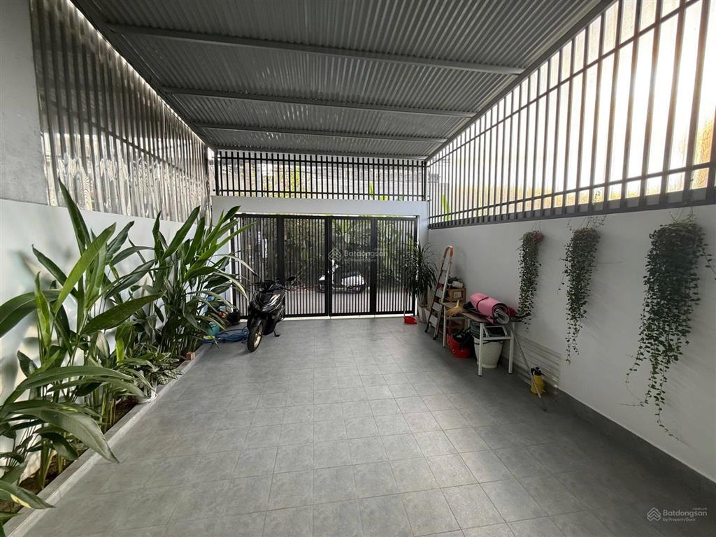 Bán căn nhà lầu sổ riêng thổ cư giá rẻ có 3 phòng ngủ , đường nhựa thông