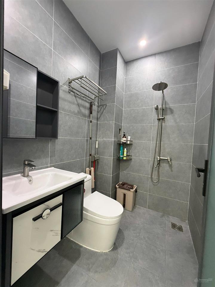Bán căn nhà lầu sổ riêng thổ cư giá rẻ có 3 phòng ngủ , đường nhựa thông