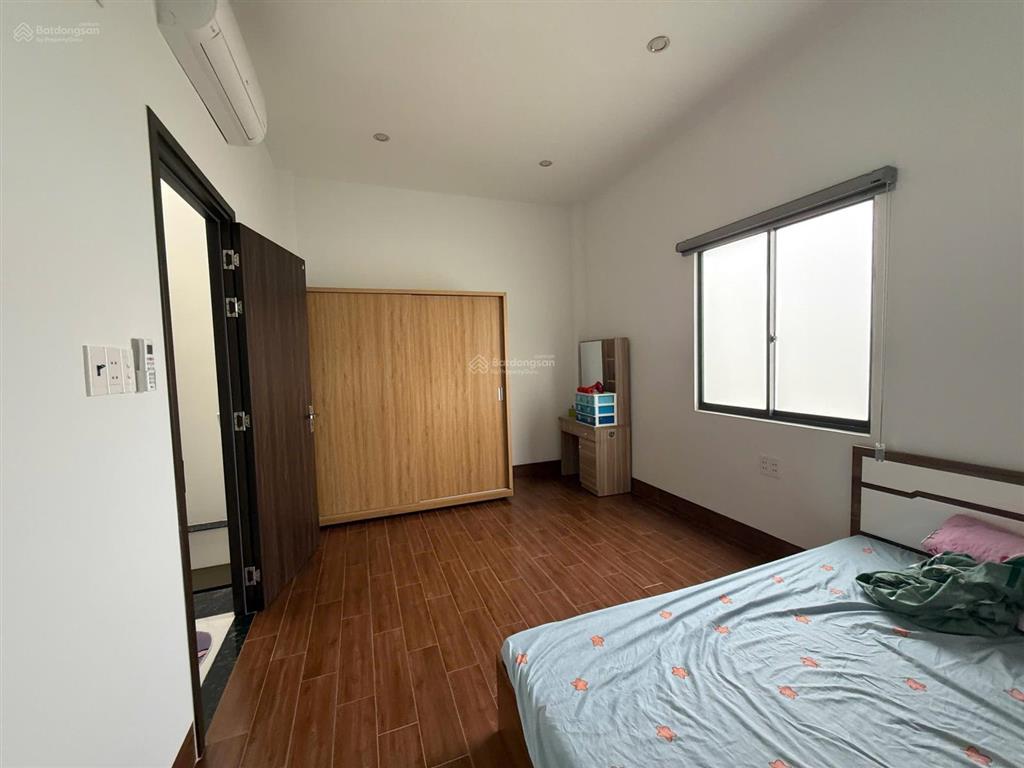 Bán căn nhà lầu sổ riêng thổ cư giá rẻ có 3 phòng ngủ , đường nhựa thông