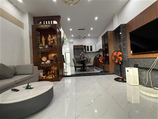 Bán căn nhà lầu sổ riêng thổ cư giá rẻ có 3 phòng ngủ , đường nhựa thông