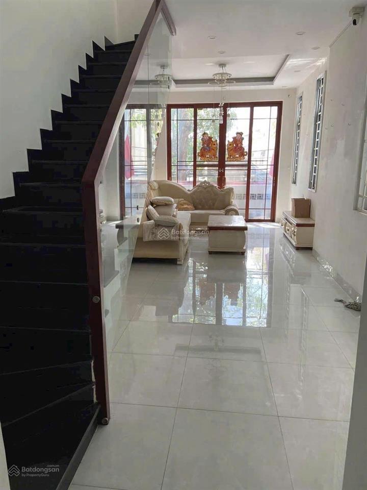 Bán căn nhà mặt tiền kinh doanh giá rẻ, ngay gần chợ đêm biên hoà