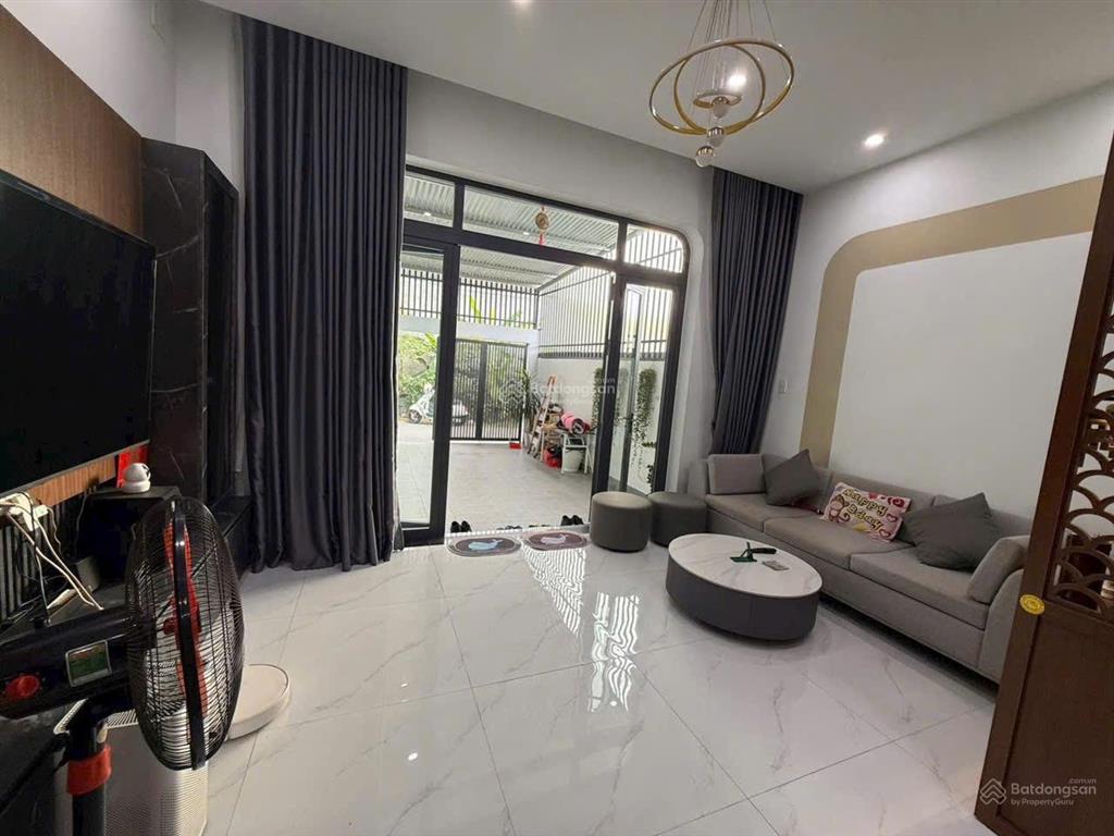 Bán nhà mới full nội thất , một trệt 1 lầu ngay chợ changshinh thạnh phú , sổ riêng kẹt nên bán