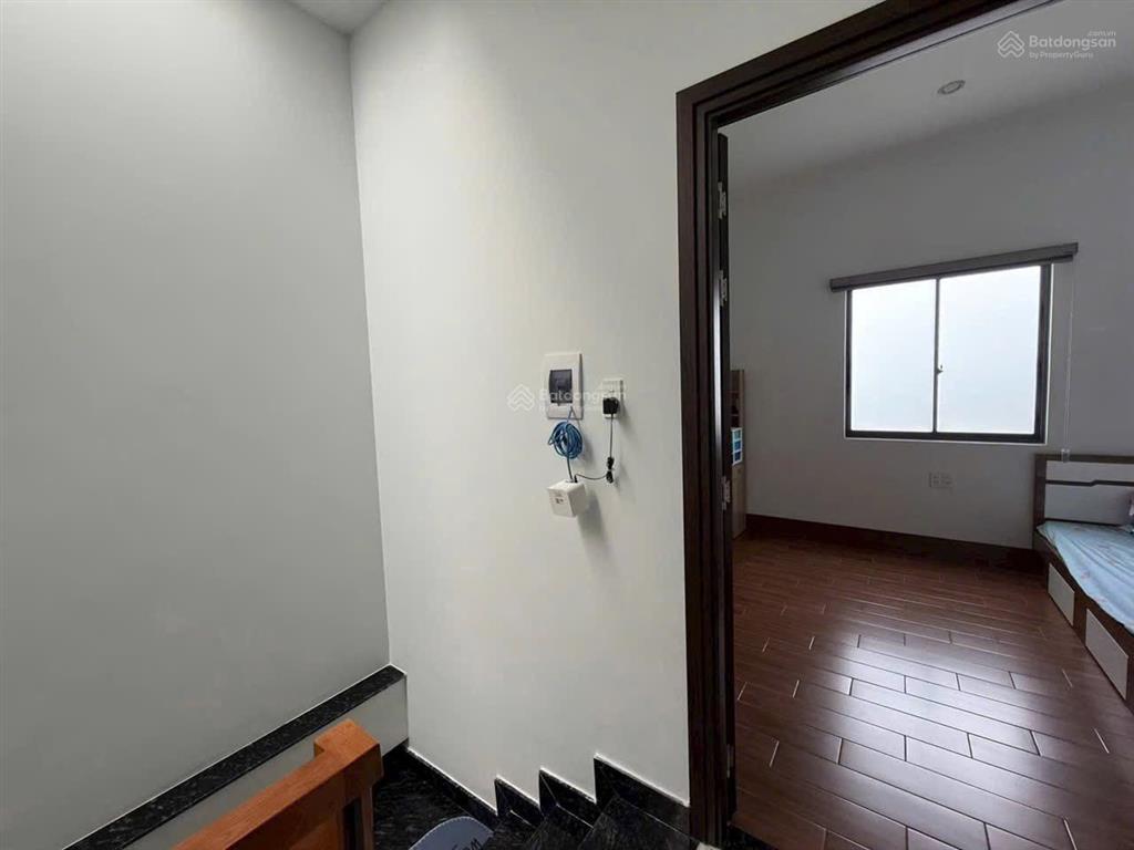 Bán nhà mới full nội thất , một trệt 1 lầu ngay chợ changshinh thạnh phú , sổ riêng kẹt nên bán