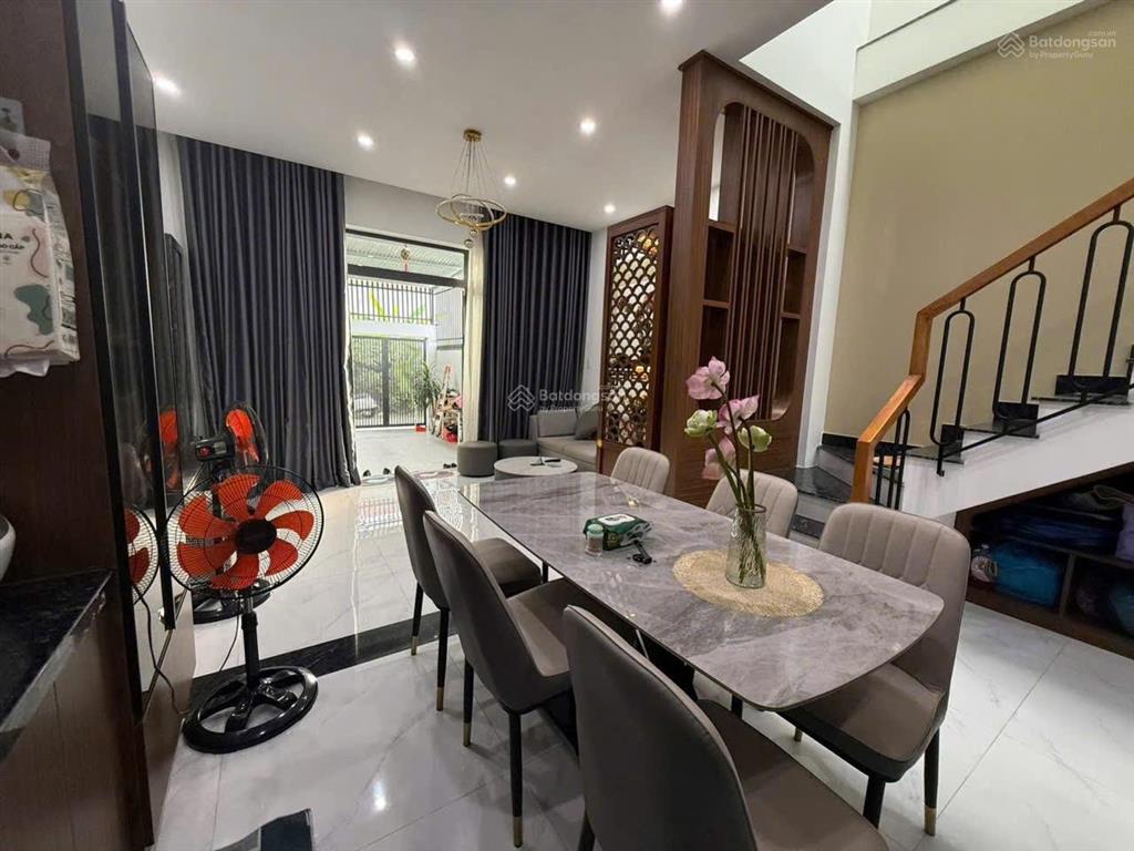 Bán nhà mới full nội thất , một trệt 1 lầu ngay chợ changshinh thạnh phú , sổ riêng kẹt nên bán