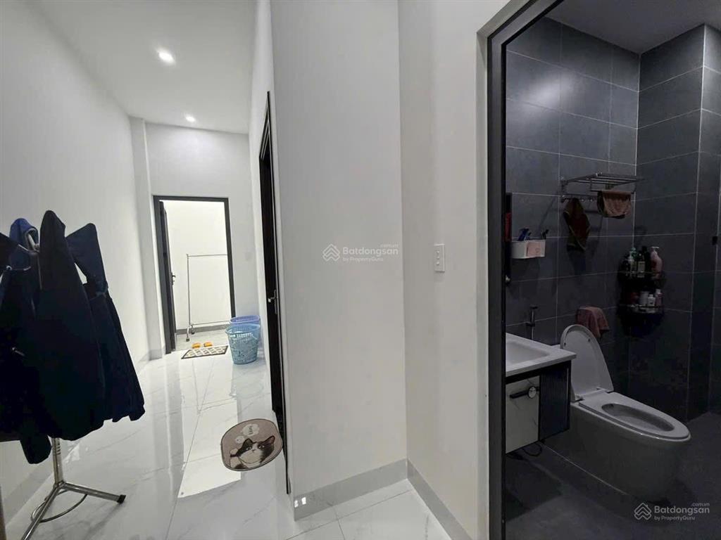 Bán nhà mới full nội thất , một trệt 1 lầu ngay chợ changshinh thạnh phú , sổ riêng kẹt nên bán