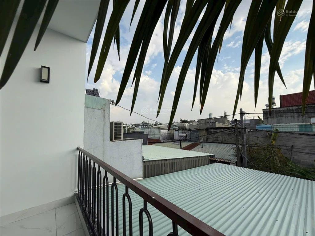 Bán nhà mới full nội thất , một trệt 1 lầu ngay chợ changshinh thạnh phú , sổ riêng kẹt nên bán