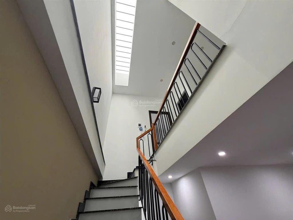 Bán nhà mới full nội thất , một trệt 1 lầu ngay chợ changshinh thạnh phú , sổ riêng kẹt nên bán