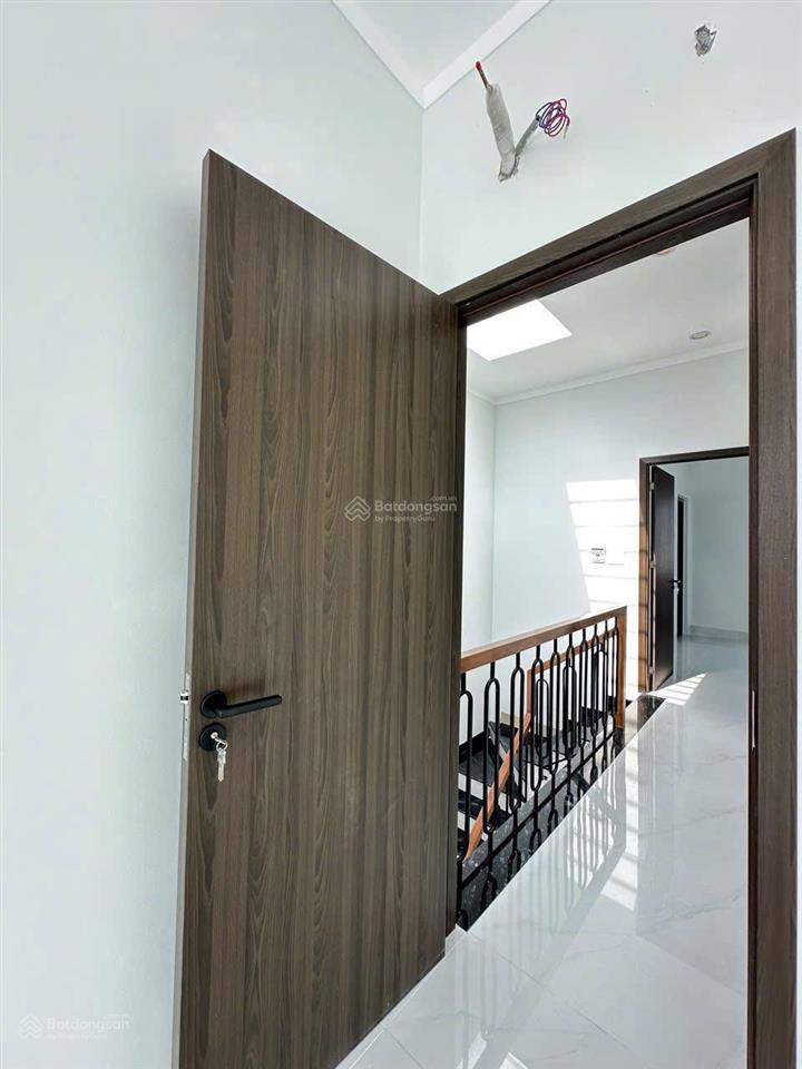 Kẹt tiền cần bán căn nhà mặt tiền hẻm sổ thổ cư, giá chỉ trả trước 1 tỷ 870, nhà một trệt 1 lầu