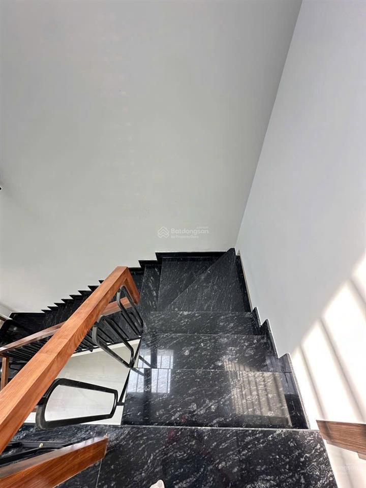 Kẹt tiền cần bán căn nhà mặt tiền hẻm sổ thổ cư, giá chỉ trả trước 1 tỷ 870, nhà một trệt 1 lầu