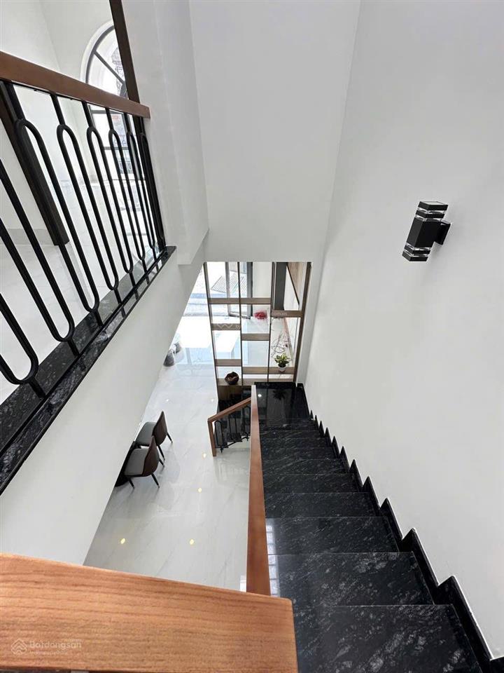 Kẹt tiền cần bán căn nhà mặt tiền hẻm sổ thổ cư, giá chỉ trả trước 1 tỷ 870, nhà một trệt 1 lầu