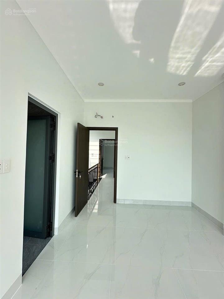 Kẹt tiền cần bán căn nhà mặt tiền hẻm sổ thổ cư, giá chỉ trả trước 1 tỷ 870, nhà một trệt 1 lầu