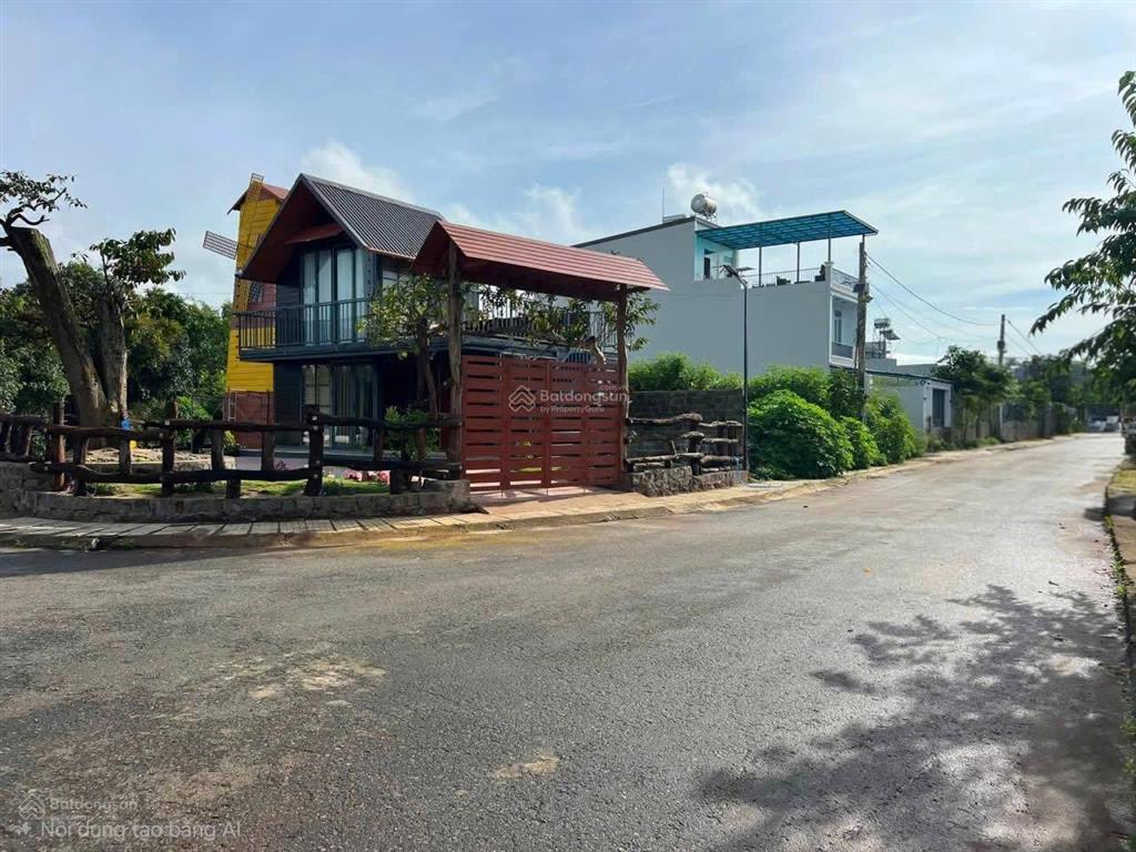Bán nhà cách sân bay đà lạt 2km trong khu dân cư yên tĩnh, view trước nhà rừng thông núi voi