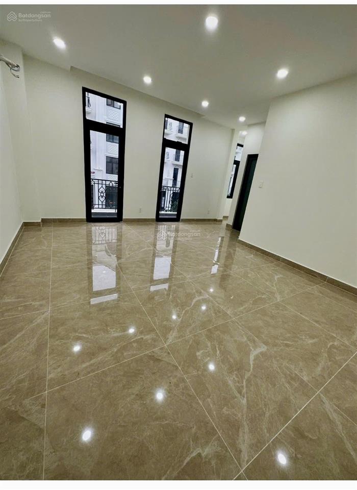 Cho thuê giá siêu tốt nhà phố căn góc 120m2 giá thuê 35tr