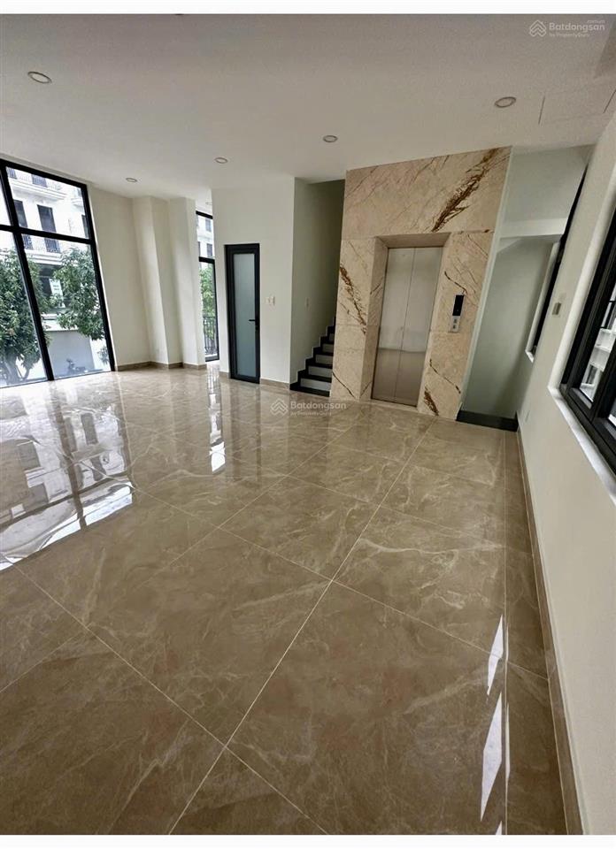 Cho thuê giá siêu tốt nhà phố căn góc 120m2 giá thuê 35tr