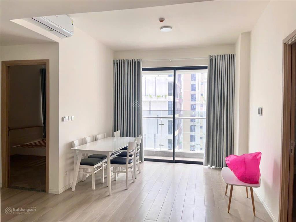 Cho thuê căn hộ 2 phòng ngủ view hồ bơi lumière boulevard 8,5tr