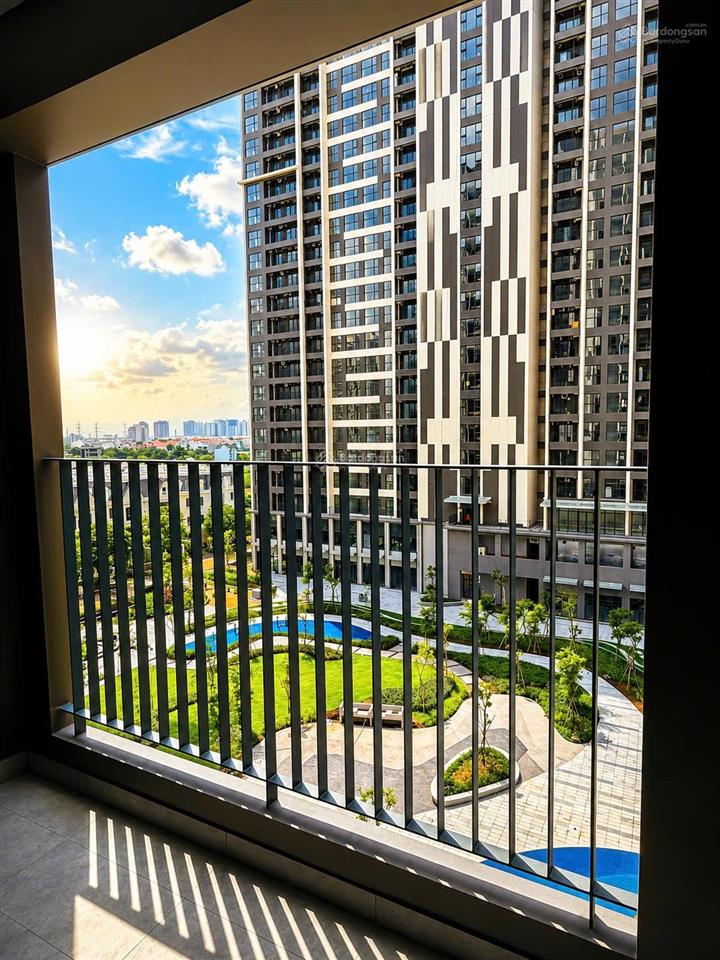 Bán căn góc 2pn view hồ bơi & công viên nội khu tầng trung đẹp giá 7,5 tỷ