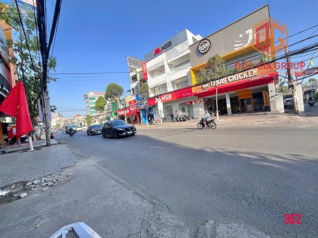 Cho thuê mt đẹp nhất phạm văn thuận, gần vincom 10,5m x 35m, chỉ 90tr