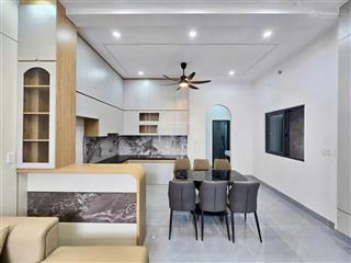 Bán nhà lầu đẹp, sổ hoàn công, sân oto, gần cầu suối mau, chỉ 3tỷ690