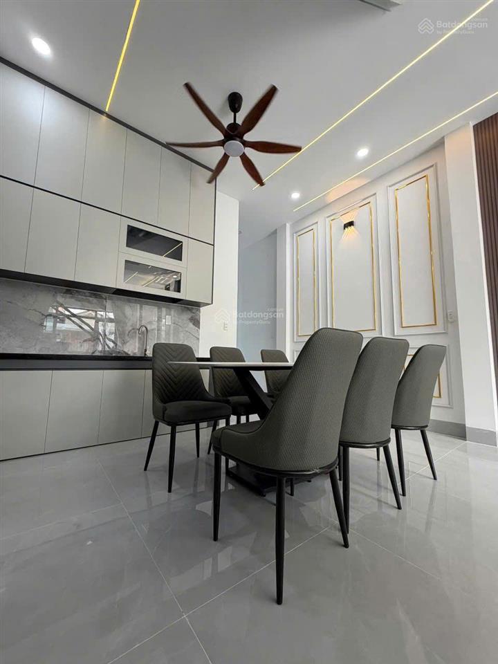 Bán nhà lầu mới, góc 2 mt gần chợ tân phong, sân ô tô, chỉ 4 tỷ050
