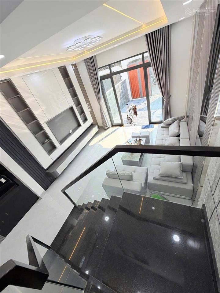 Bán nhà lầu mới, góc 2 mt gần chợ tân phong, sân ô tô, chỉ 4 tỷ050