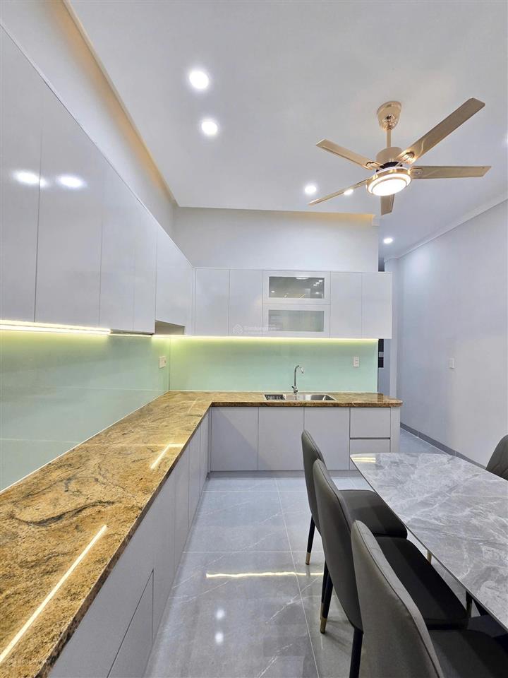 Bán nhà lầu mới tinh gần cây xăng 26, đồng khởi, biên hòa, chỉ 3tỷ680