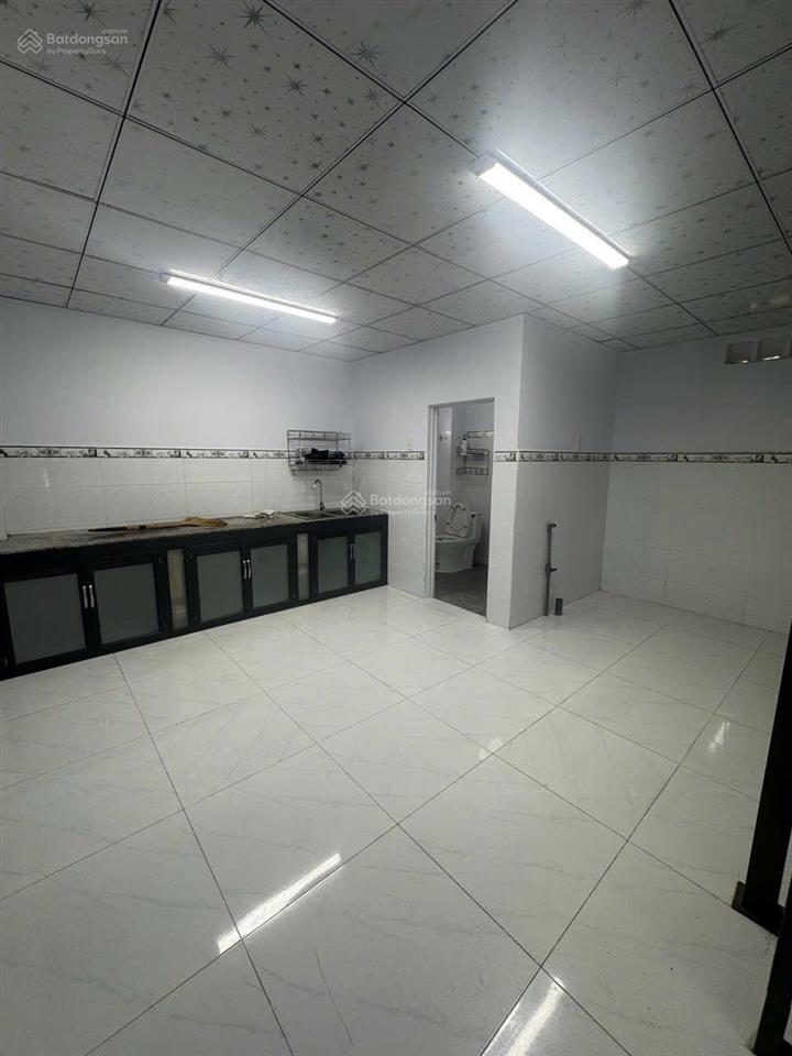 Siêu rẻ! nhà đẹp sr,tc, sân oto, đường oto, dt 5x27, gần chợ 26, chỉ 2,5 tỷ!