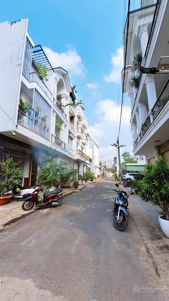 Bán nhà lầu, sau cty pouchen, p.hoá an cũ, sân oto, đường oto chỉ 3,3 tỷ