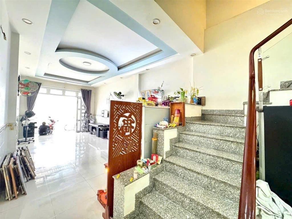 Bán nhà lầu, sau cty pouchen, p.hoá an cũ, sân oto, đường oto chỉ 3,3 tỷ