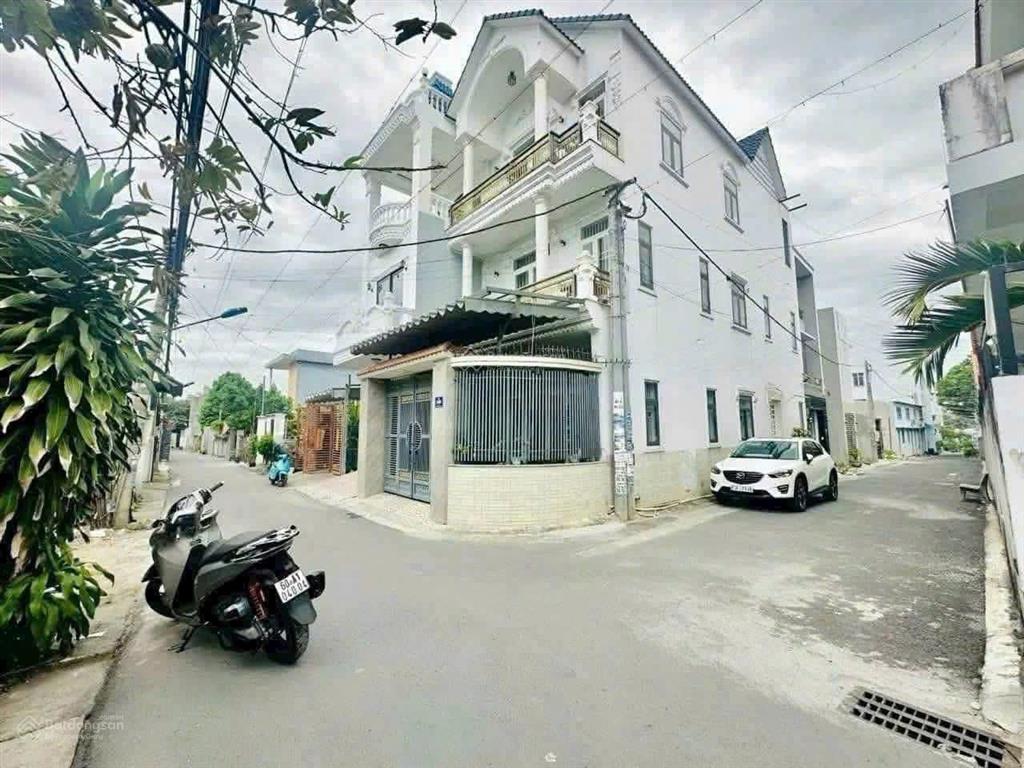 Bán nhà 1 trệt 1 lầu mới đẹp, gần chợ nhỏ tân hiệp, đường nhựa 5m chỉ 3tỷ680