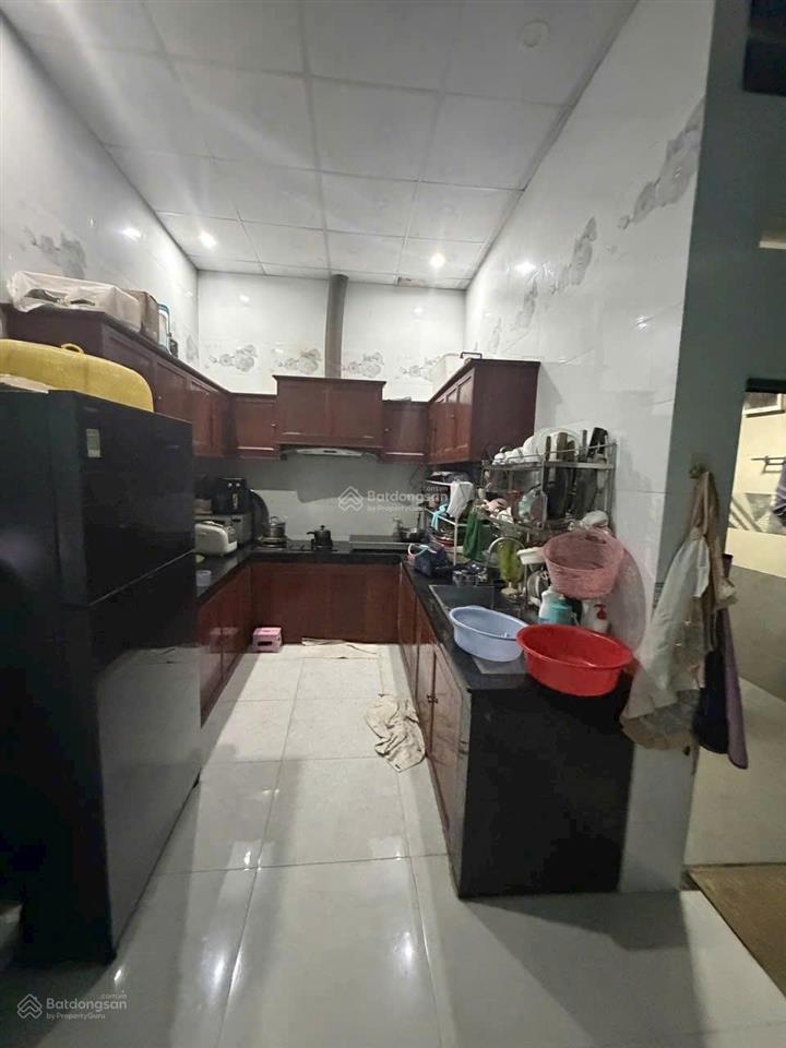 Bán nhà sr, tc p. tân hiệp, gần chợ, dt 5x25m, sân oto, đường ôtô chỉ 2,8 tỷ